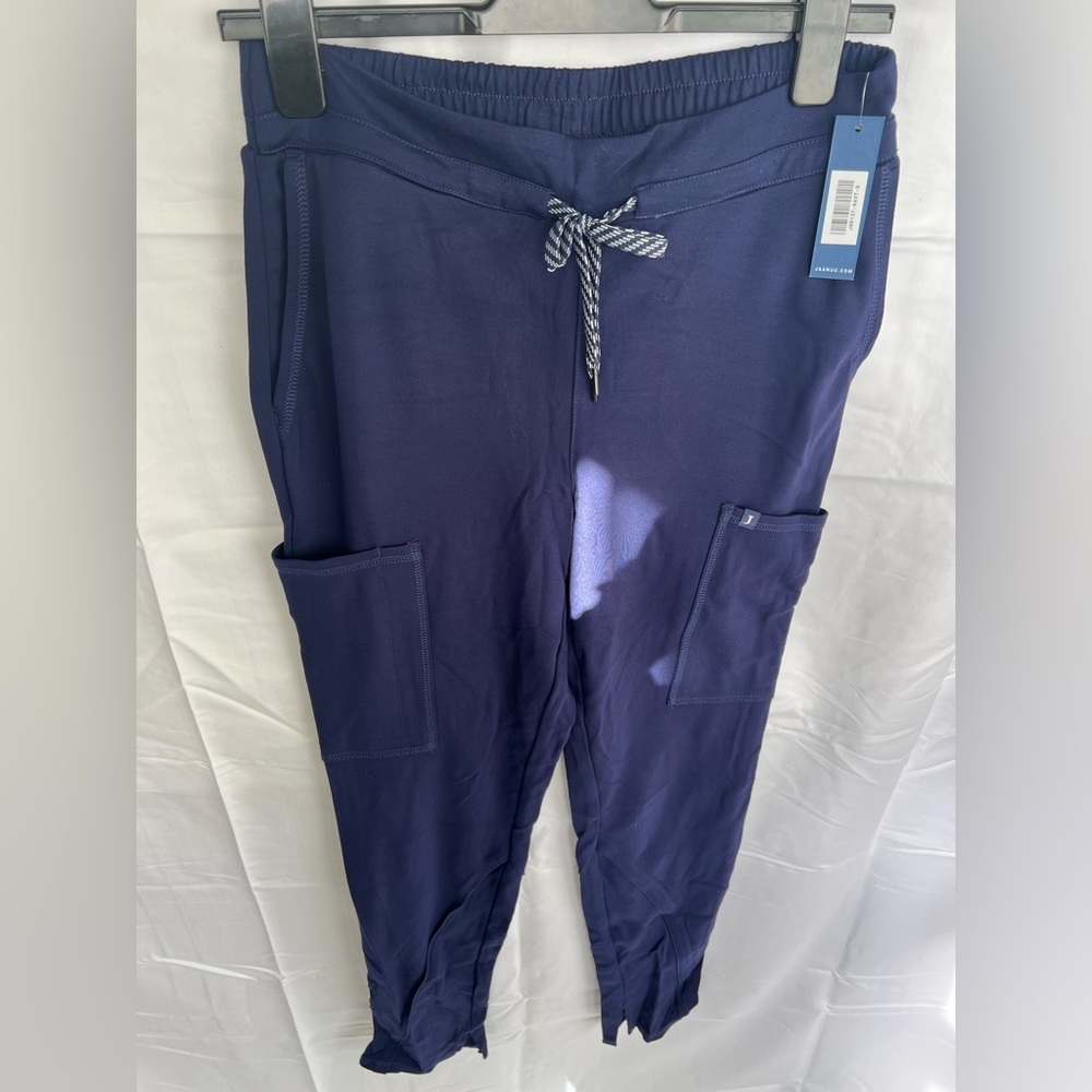 Jaanuu women’s cargo scrub pants size small